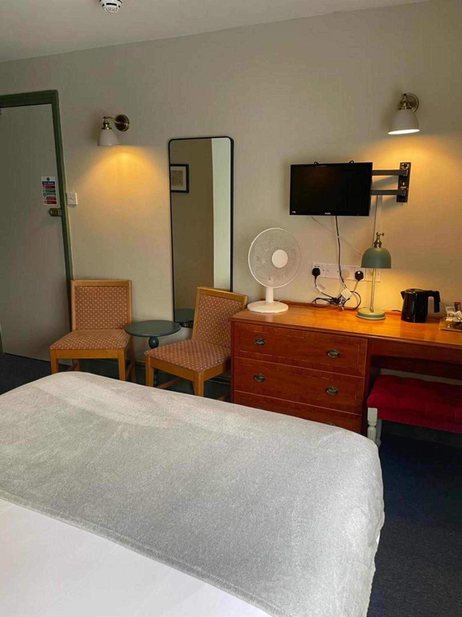 Oyo No 3 Hotel Bath Bagian luar foto