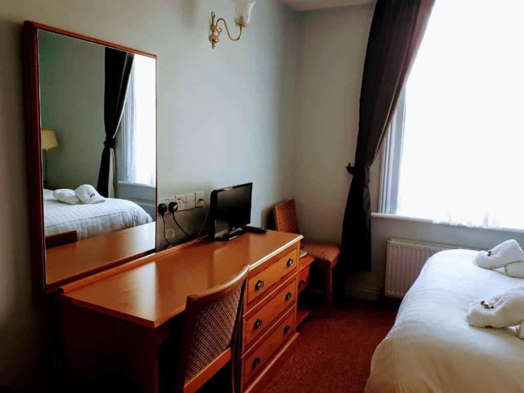 Oyo No 3 Hotel Bath Bagian luar foto
