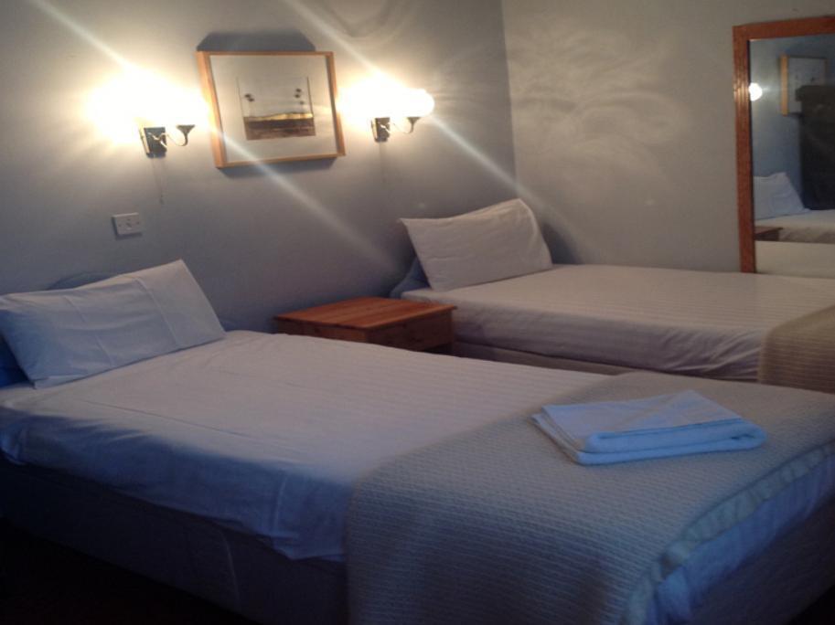 Oyo No 3 Hotel Bath Bagian luar foto
